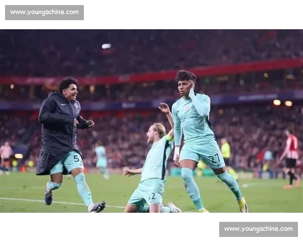 《欧冠激战回顾：精彩瞬间全纪录，重温顶级赛事激情与荣耀》